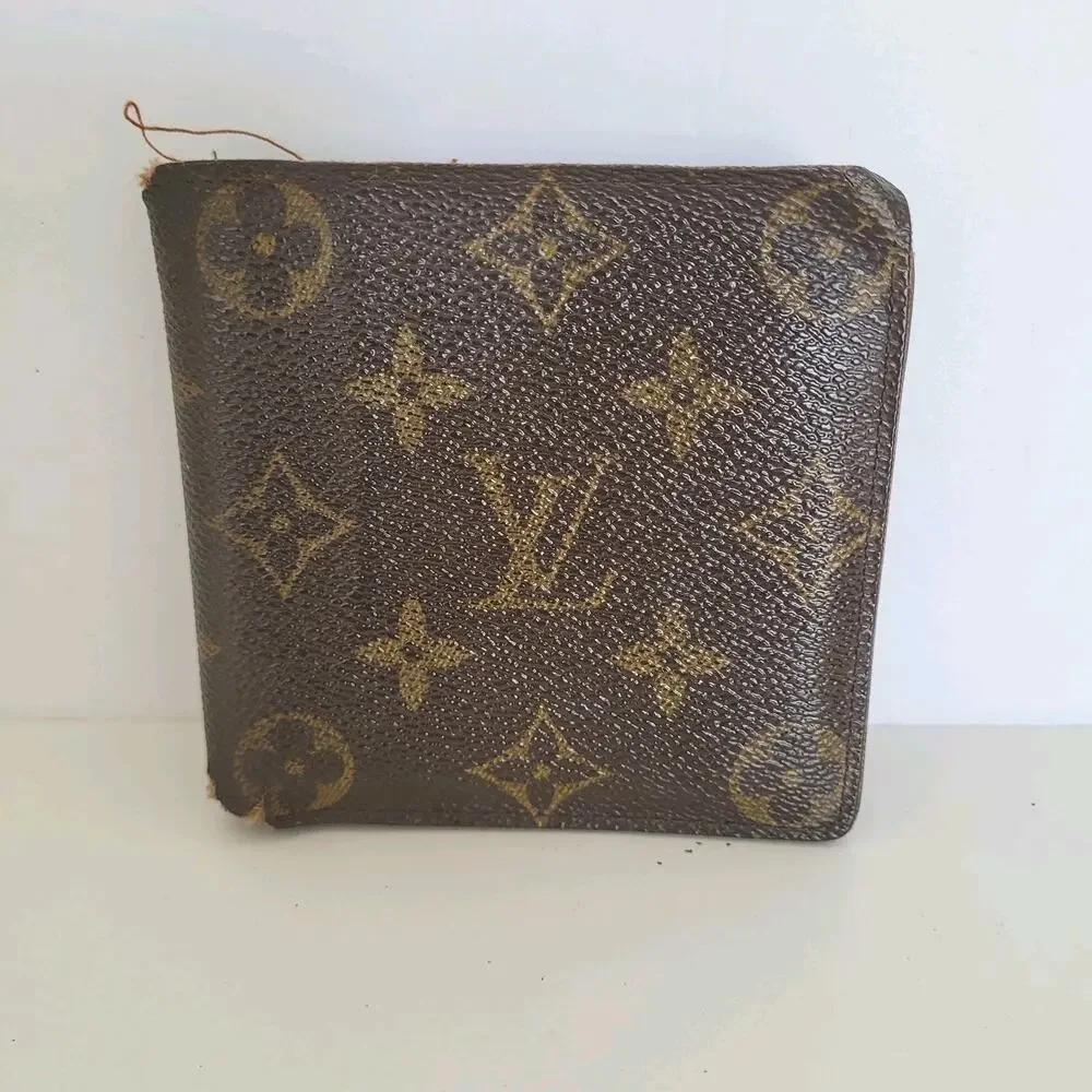 Vintage Louis Vuitton Men's LV Brown Bi-Fold Leather Wallet Monogram Classic